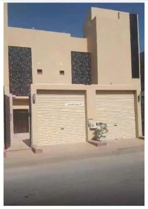 فيلا 300 متر مربع غربية على شارع 15م الجامعة، الخرج