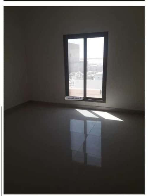 فيلا 300 متر مربع شرقية على شارع 15م الجامعة، الخرج