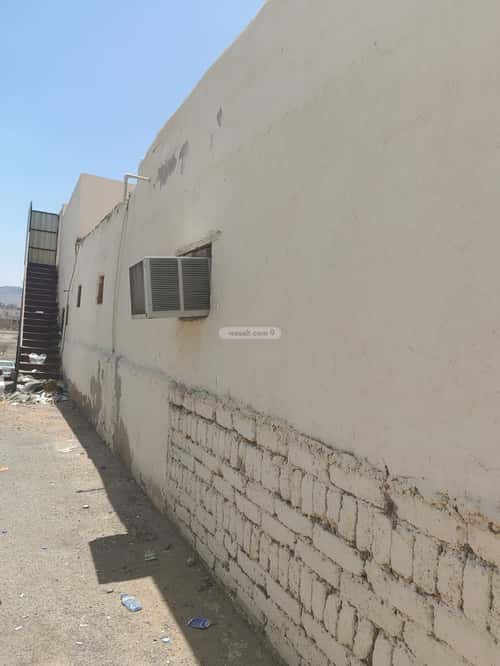 Building 420.8 SQM Facing East Haya Al Sadd, Madinah