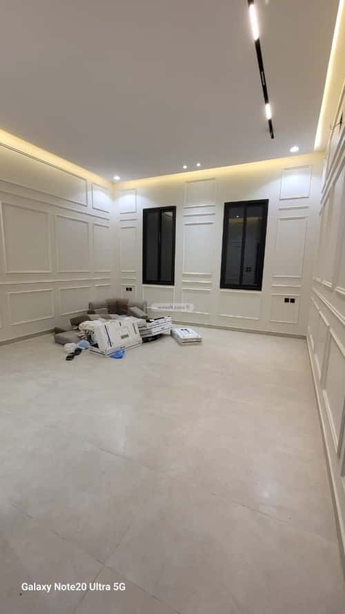 Floor with 5 Bedrooms Al-Janadriyah, East Riyadh, Riyadh