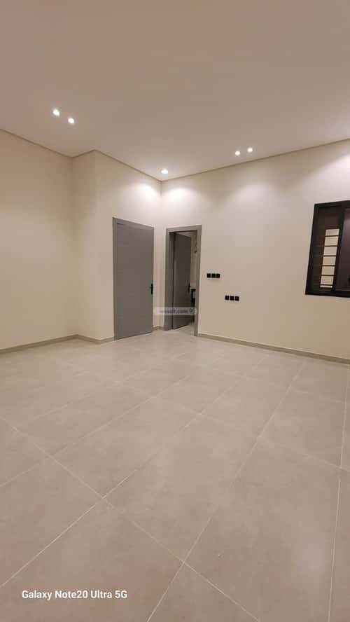 Floor with 5 Bedrooms Al-Janadriyah, East Riyadh, Riyadh