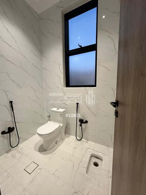 فيلا 265 متر مربع جنوبية على شارع 15م الرمال، بريدة