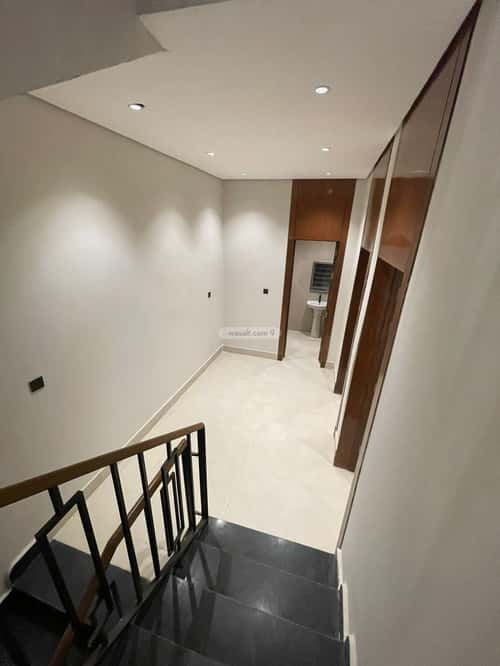 فيلا 270 متر مربع شرقية على شارع 20م الندوة، شرق الرياض، الرياض