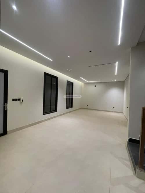 فيلا 270 متر مربع شرقية على شارع 20م الندوة، شرق الرياض، الرياض