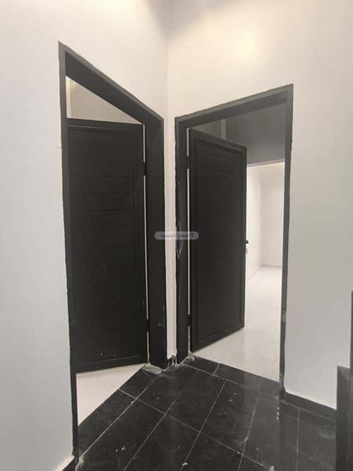 Floor with 5 Bedrooms Al Bayan, East Riyadh, Riyadh