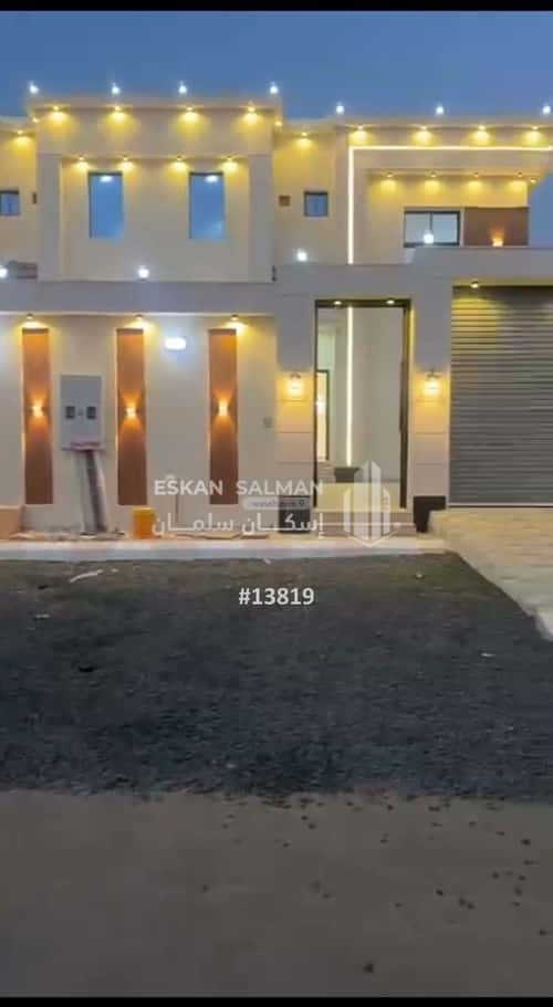 فيلا 326.2 متر مربع غربية على شارع 20م الروضة، نجران