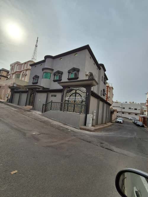 فيلا 399 متر مربع شمالية غربية على شارع 15م القطبية الشرقية، الطائف