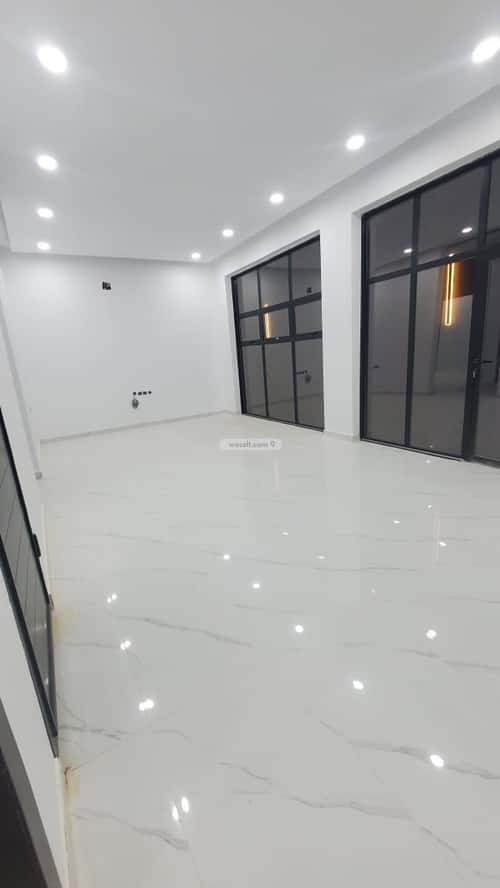 Floor 300 SQM with 5 Bedrooms Al-Janadriyah, East Riyadh, Riyadh