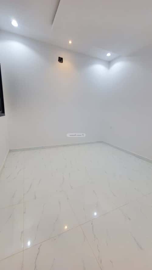 Floor 300 SQM with 5 Bedrooms Al-Janadriyah, East Riyadh, Riyadh