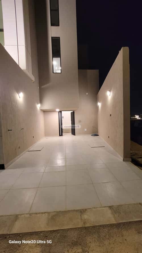 5 bedroom floor in Al Janadriyah