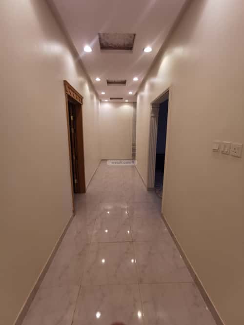 Floor 450 SQM with 3 Bedrooms Al-Mahdiyah, West Riyadh, Riyadh