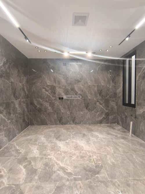 Floor with 5 Bedrooms Al-Janadriyah, East Riyadh, Riyadh