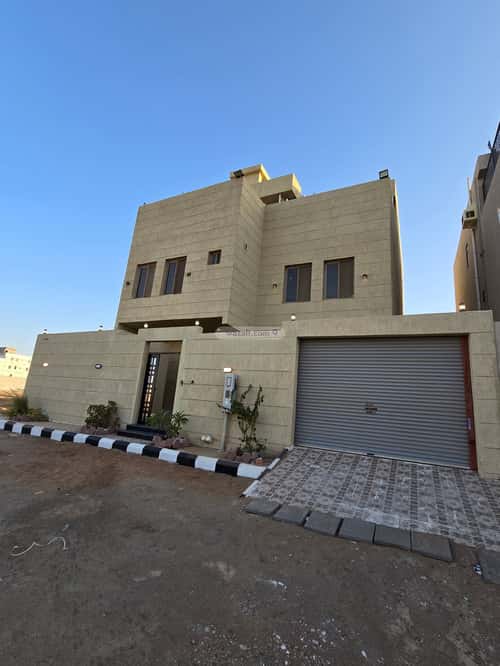 فيلا 300 متر مربع شرقية على شارع 15م النور، شمال جدة، جدة