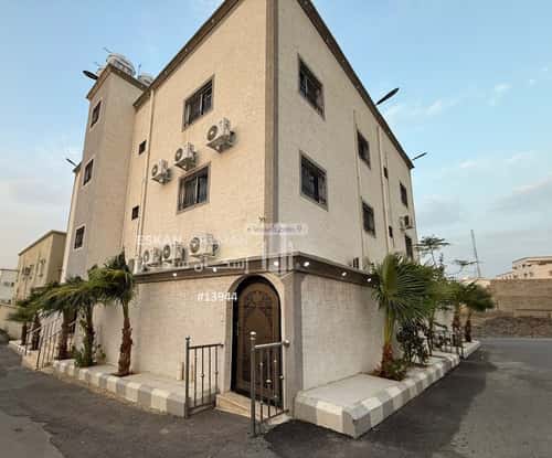 فيلا 440 متر مربع شمالية شرقية على شارع 20م الضرس، محائل