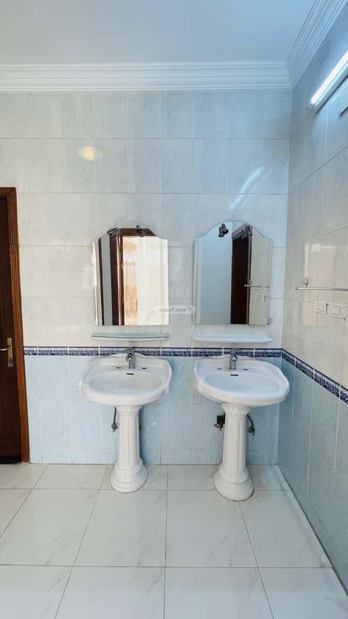 عمارة 478 متر مربع ب 3 أدوار واجهة شرقية القطبية الشرقية، الطائف