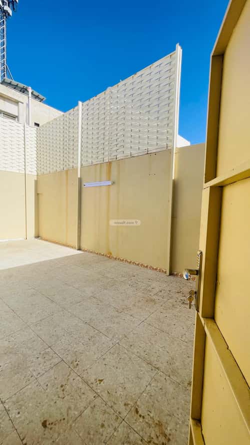 Building 478 SQM with 3 Floors Facing East Eastern Pole District, Alttayif