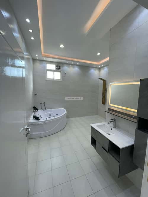 فيلا 600 متر مربع شرقية على شارع 20م جنوب تندحة، خميس مشيط