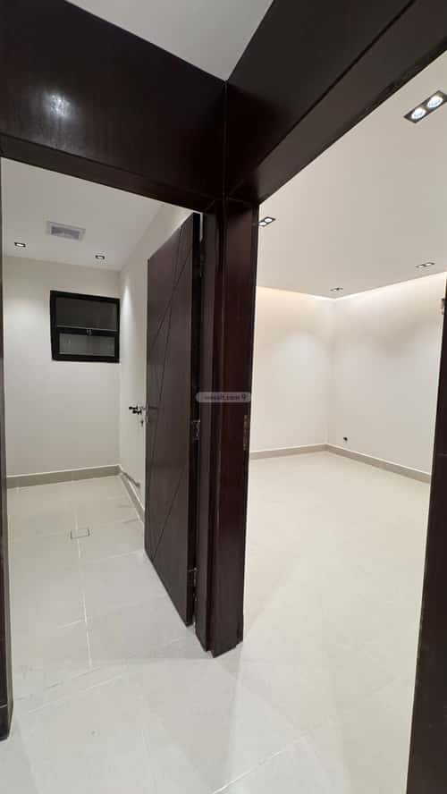 Villa 239.65 SQM Facing North with 5 Bedrooms Al-Janadriyah, East Riyadh, Riyadh