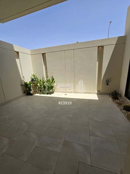 فيلا 200 متر مربع شمالية شرقية على شارع 20م التعاون، شمال الرياض، الرياض