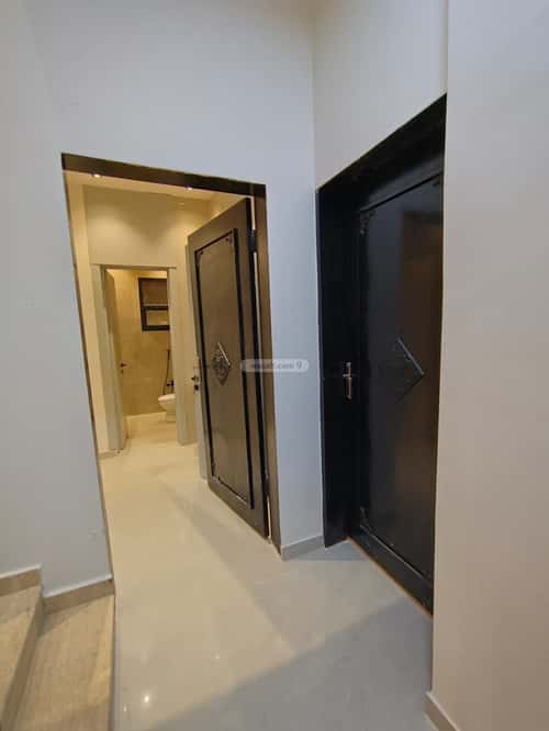 3 bedroom floor in Al Janadriyah