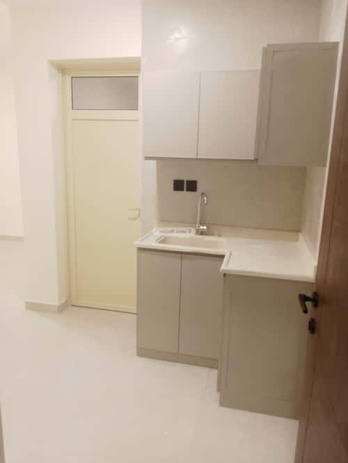 Building 750 SQM Facing North with 4 Floors Al Khidamah Al Musanadah, Aldammam