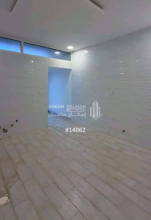 فيلا 257.5 متر مربع شمالية على شارع 15م الرمال، بريدة