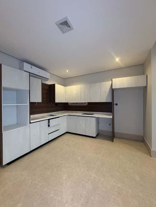 Apartment with 5 bedrooms التحلية، الخبر