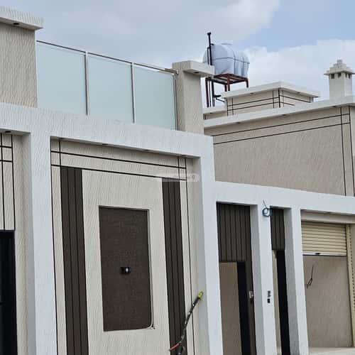 Villa 400 SQM with 1 Apartment Facing East Ar Rawdah, Sarat Ubaida