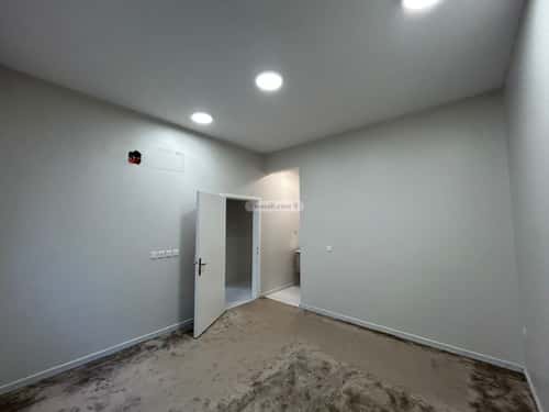 Floor 550 SQM with 4 Bedrooms Mugharazat, North Riyadh, Riyadh