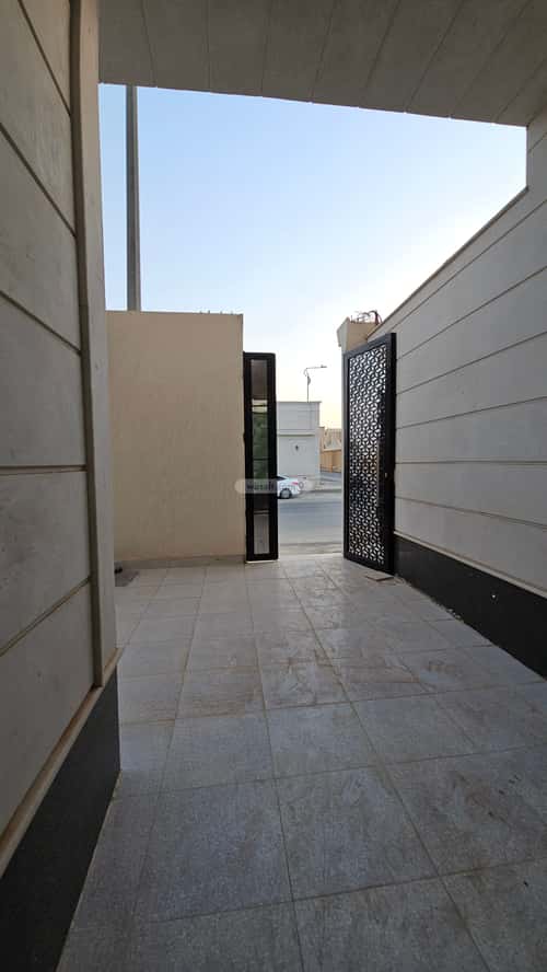 Floor 209.35 SQM with 5 Bedrooms West Al-Oraija, West Riyadh, Riyadh