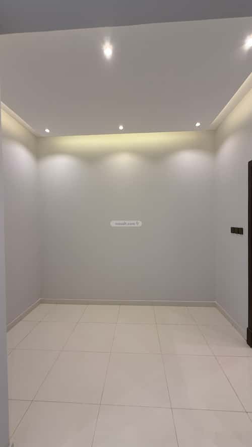 فيلا 250 متر مربع جنوبية على شارع 20م اليرموك، خميس مشيط