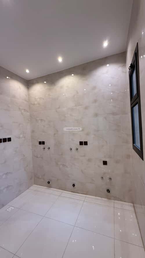 فيلا 250 متر مربع جنوبية على شارع 20م اليرموك، خميس مشيط