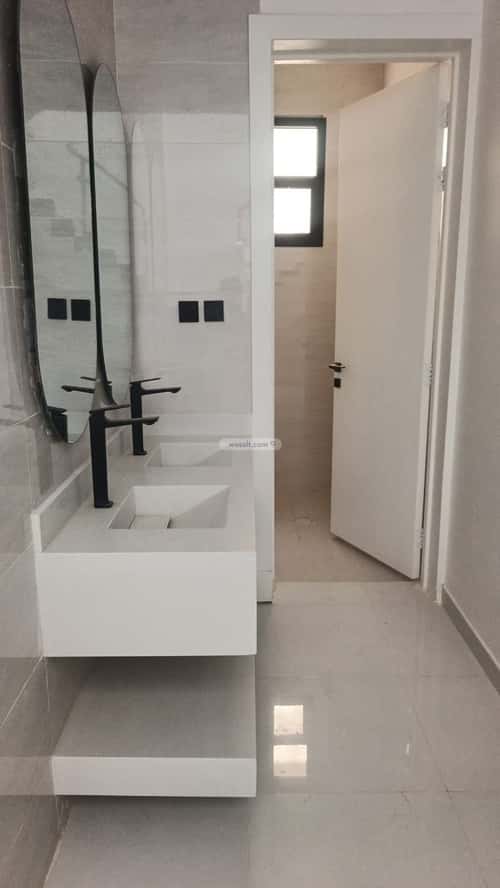 8 bedroom villa in Al Janadriyah