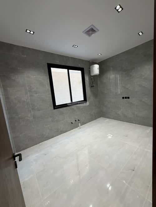 Floor with 5 Bedrooms Al- Nadwah, East Riyadh, Riyadh