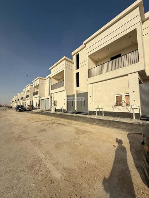 Floor with 5 Bedrooms Al- Nadwah, East Riyadh, Riyadh