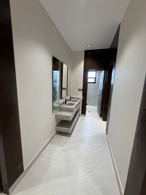 Floor with 5 Bedrooms Al- Nadwah, East Riyadh, Riyadh
