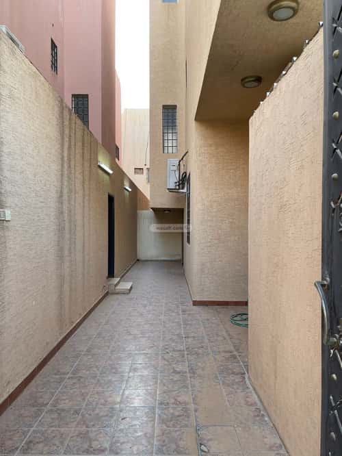 فيلا 300 متر مربع واجهة شمالية ب 9 غرف الروضة، شرق الرياض، الرياض