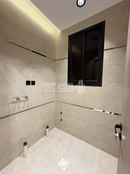 Floor 202 SQM with 7 bedrooms ال قيشه، أحد رفيدة