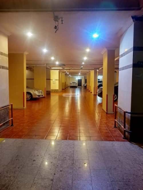 Building 1504 SQM Facing East with 6 Floors Al Azizeyyah, North Jeddah, Jeddah