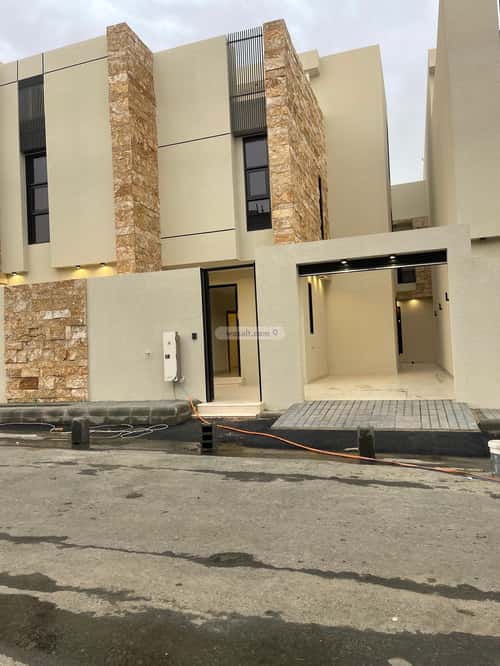 فيلا 300 متر مربع غربية على شارع 15م الزهور، أبها