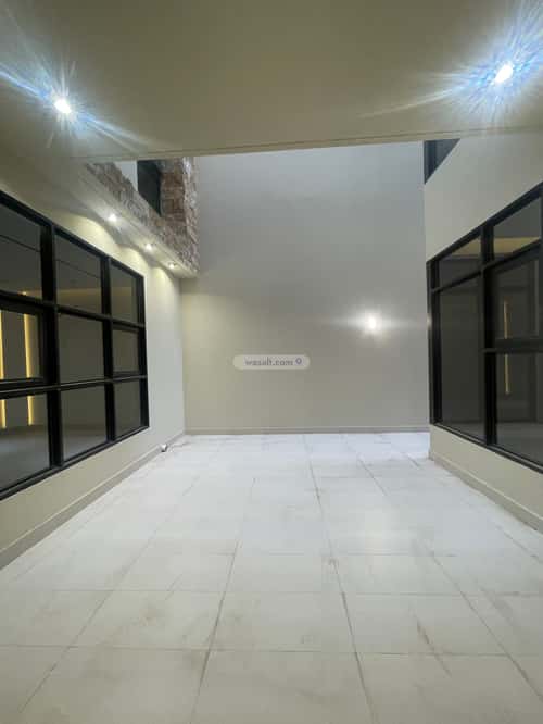 فيلا 300 متر مربع غربية على شارع 15م الزهور، أبها