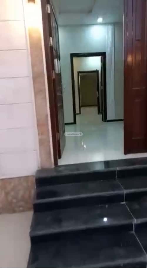 فيلا 300.13 متر مربع شمالية على شارع 25م الصالحية، شرق جدة، جدة