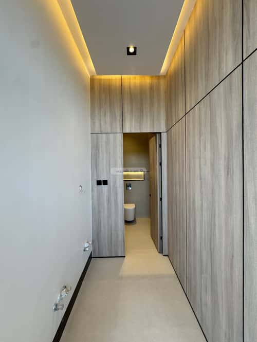 Villa 350 SQM with 1 Apartment Facing West Al-Muanisiyah, East Riyadh, Riyadh