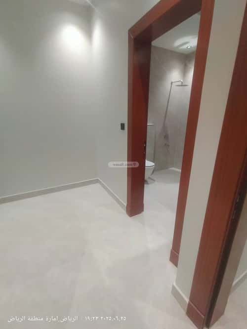 فيلا 250 متر مربع شرقية على شارع 20م الملك فيصل، شرق الرياض، الرياض