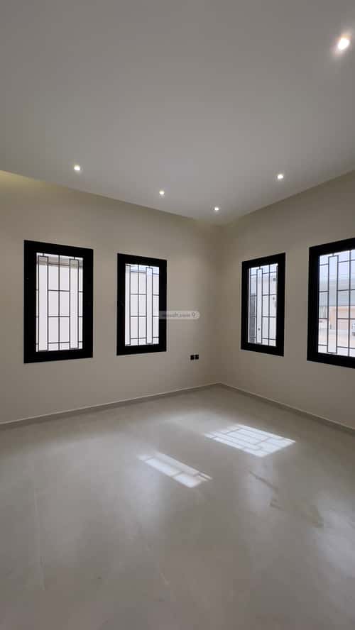 فيلا 500 متر مربع شمالية على شارع 20م عقرباء، الجبيلة