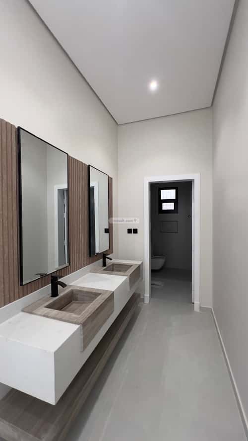 فيلا 500 متر مربع شمالية على شارع 20م عقرباء، الجبيلة