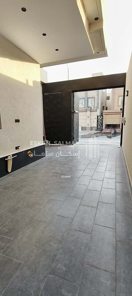 8 bedroom villa in Al Rimal