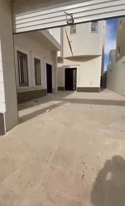 فيلا 300 متر مربع جنوبية على شارع 15م مشرفة، الهياثم