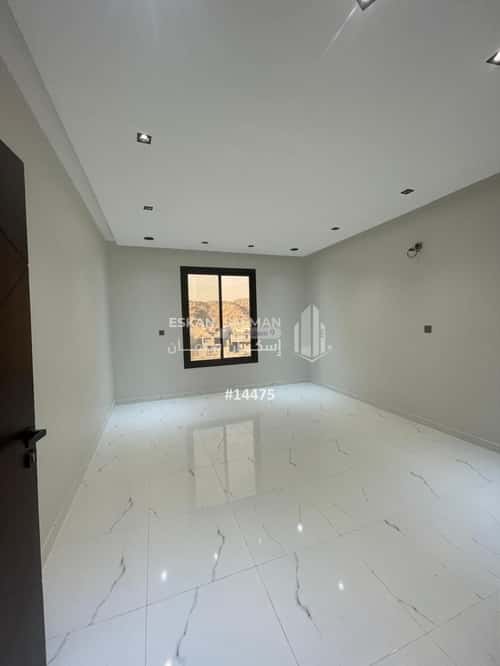 فيلا 300 متر مربع شمالية على شارع 20م الهجلة الجديد، مكة المكرمة