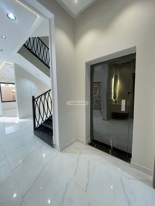 فيلا 300 متر مربع شرقية على شارع 20م التضامن، خميس مشيط